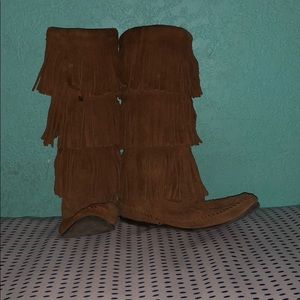 Fringe boots